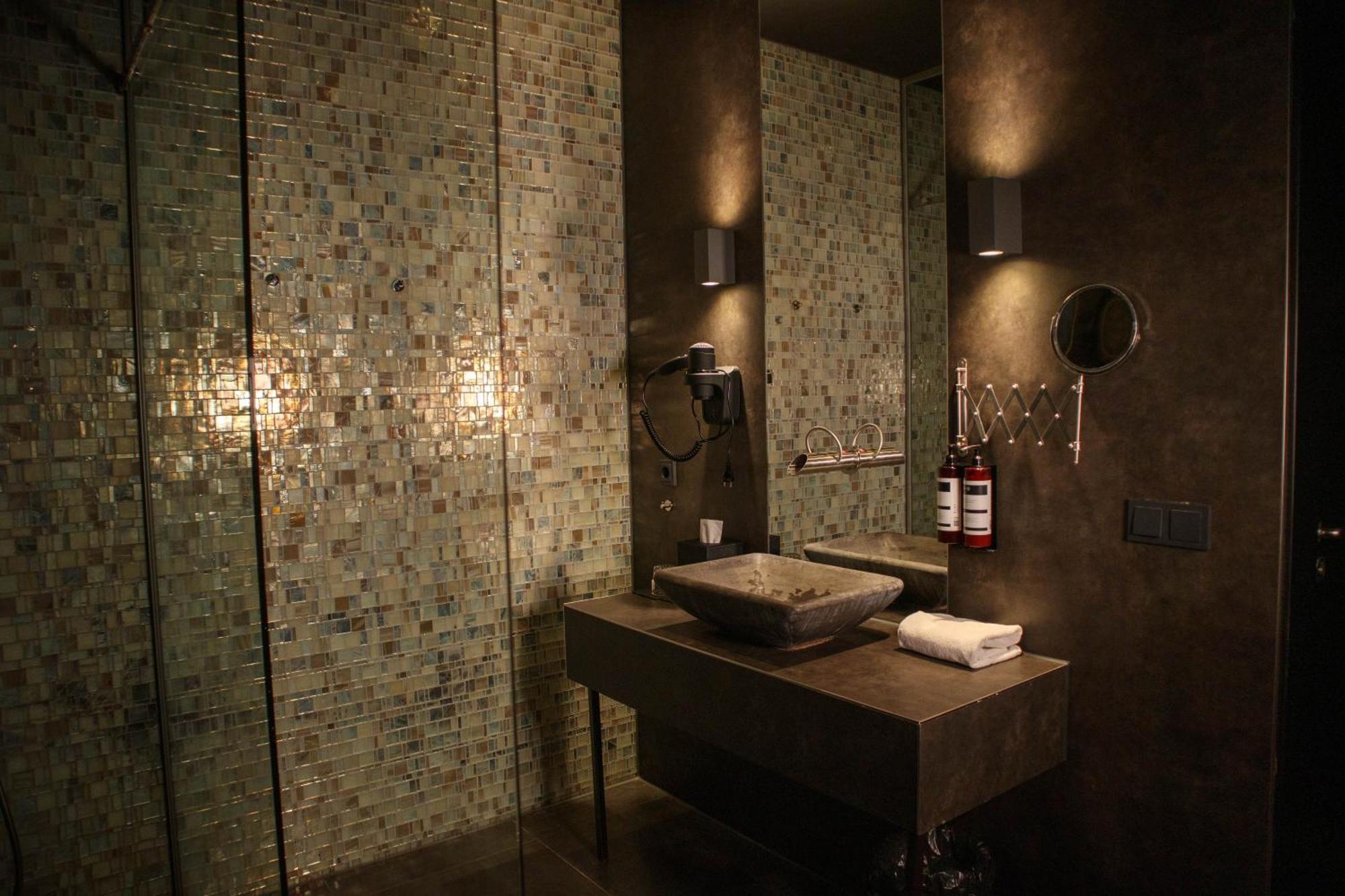 Manzo's Hotel